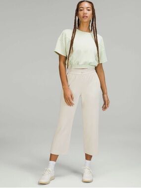 Lululemon • Softstreme High-Rise Straight Leg Crop • Size 14
